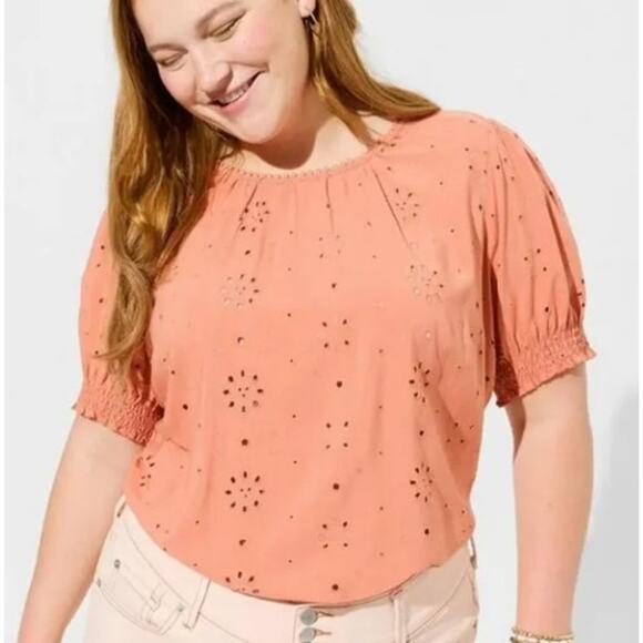Torrid Short Sleeve Top Size 2X Peach Orange Eyelet Back Cutout Feminine Peasant - Picture 1 of 8